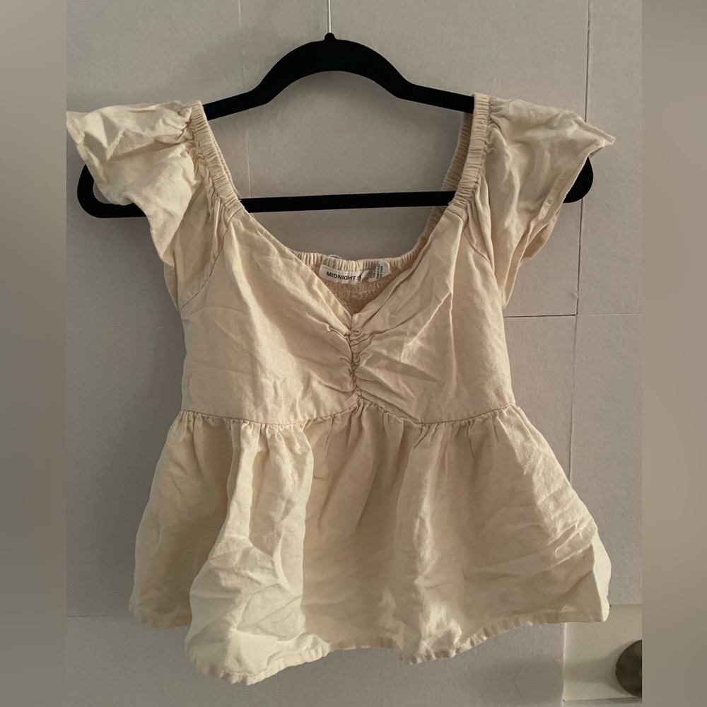 Small cream colored top